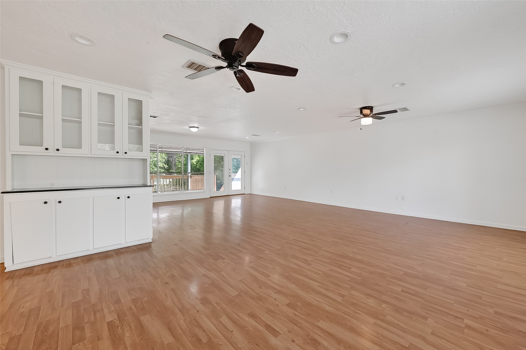 16219 Amcreek Road Houston, TX 77068 - Photo 6 of 34 Living Room