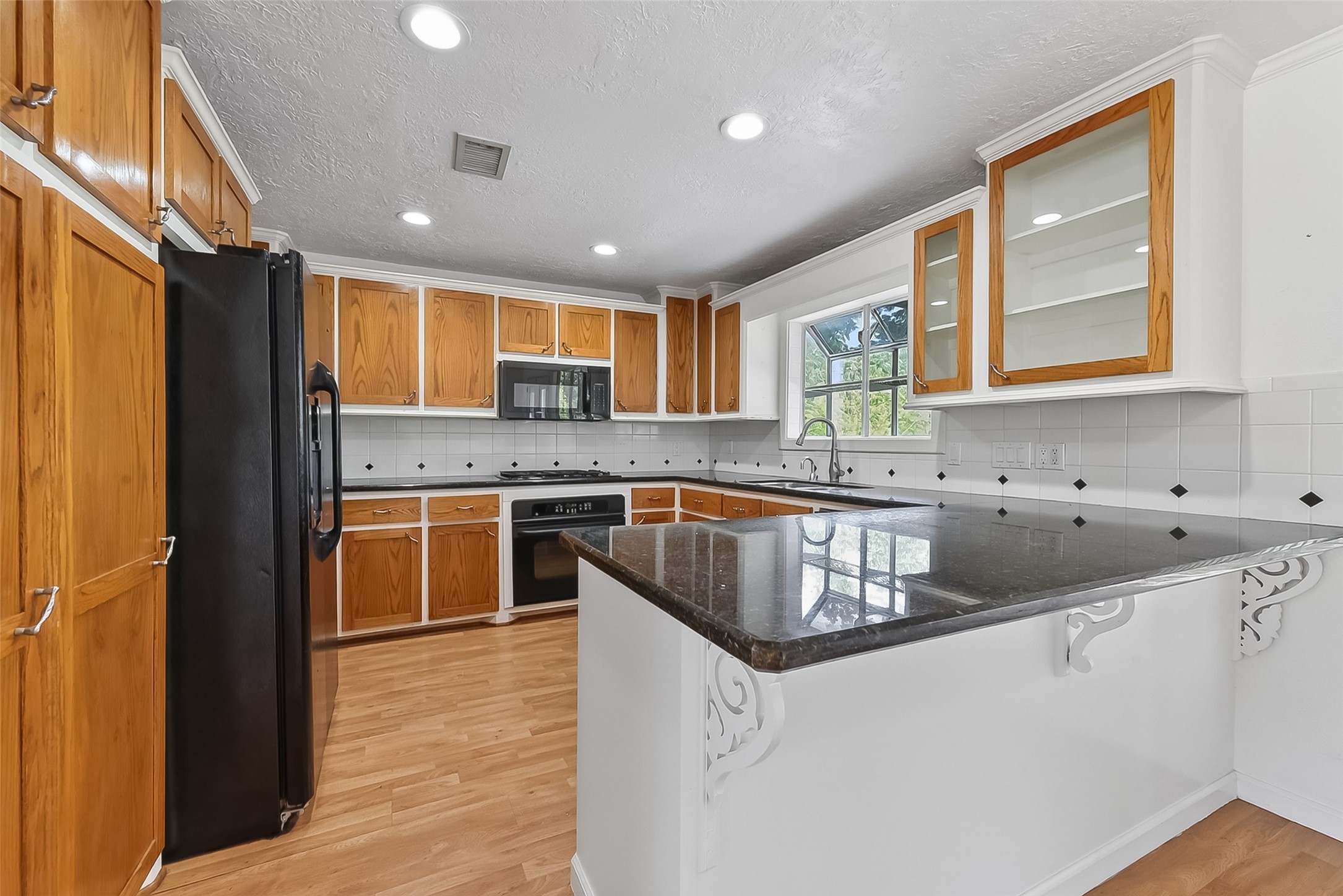16219 Amcreek Road Houston, TX 77068 - Photo 10 of 34 Kitchen