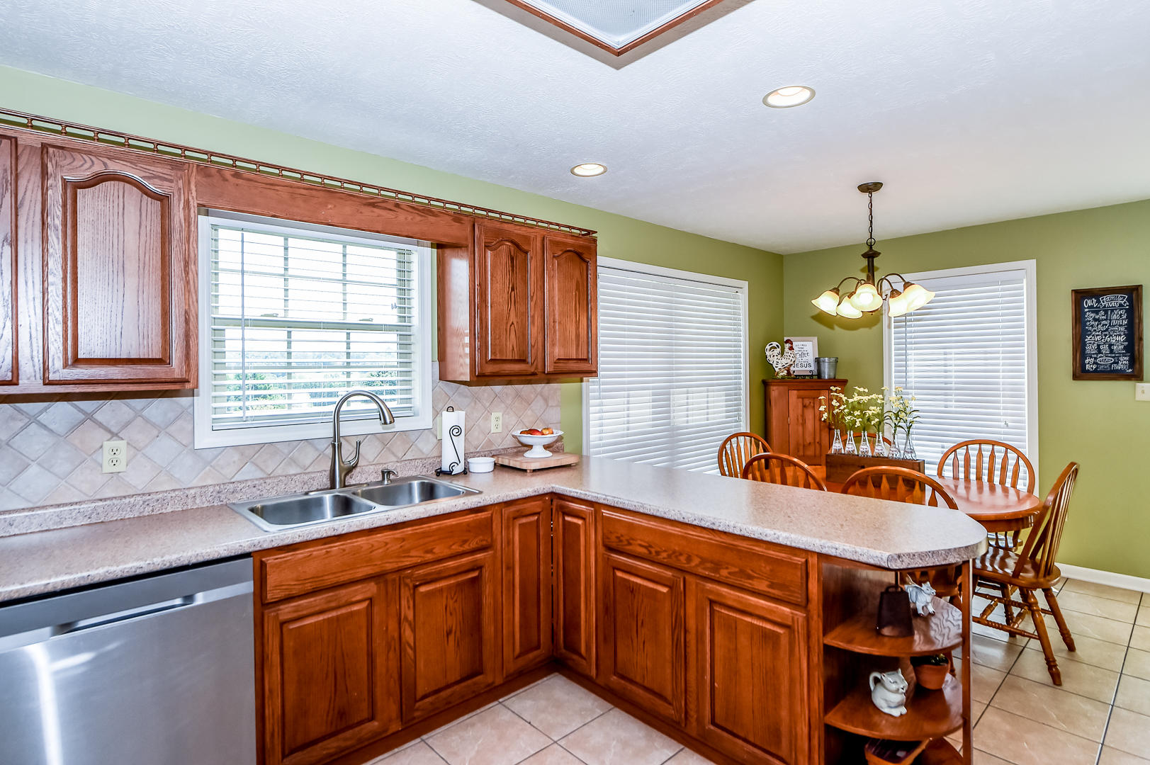 2829 Rhett Butler Drive Louisville, TN 37777 - Photo 4 of 35 Photo 4