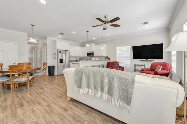 $4,250 | 117 Sterling Street, College Station, TX 77840