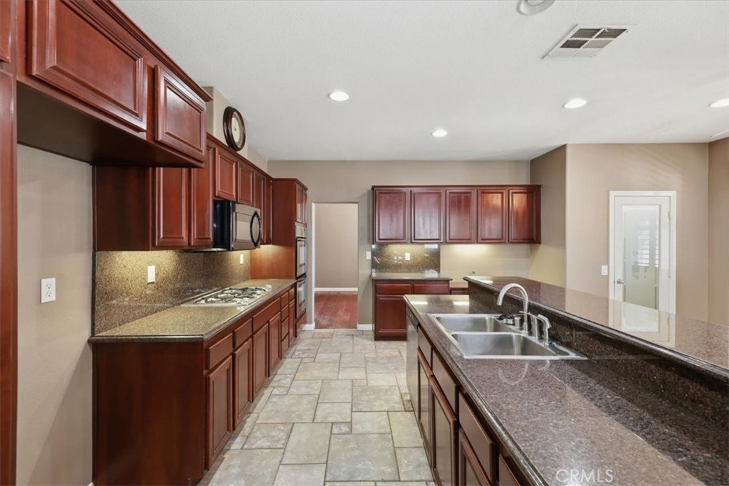 17731 Glen Hollow Way Riverside, CA 92504 - Photo 23 of 66