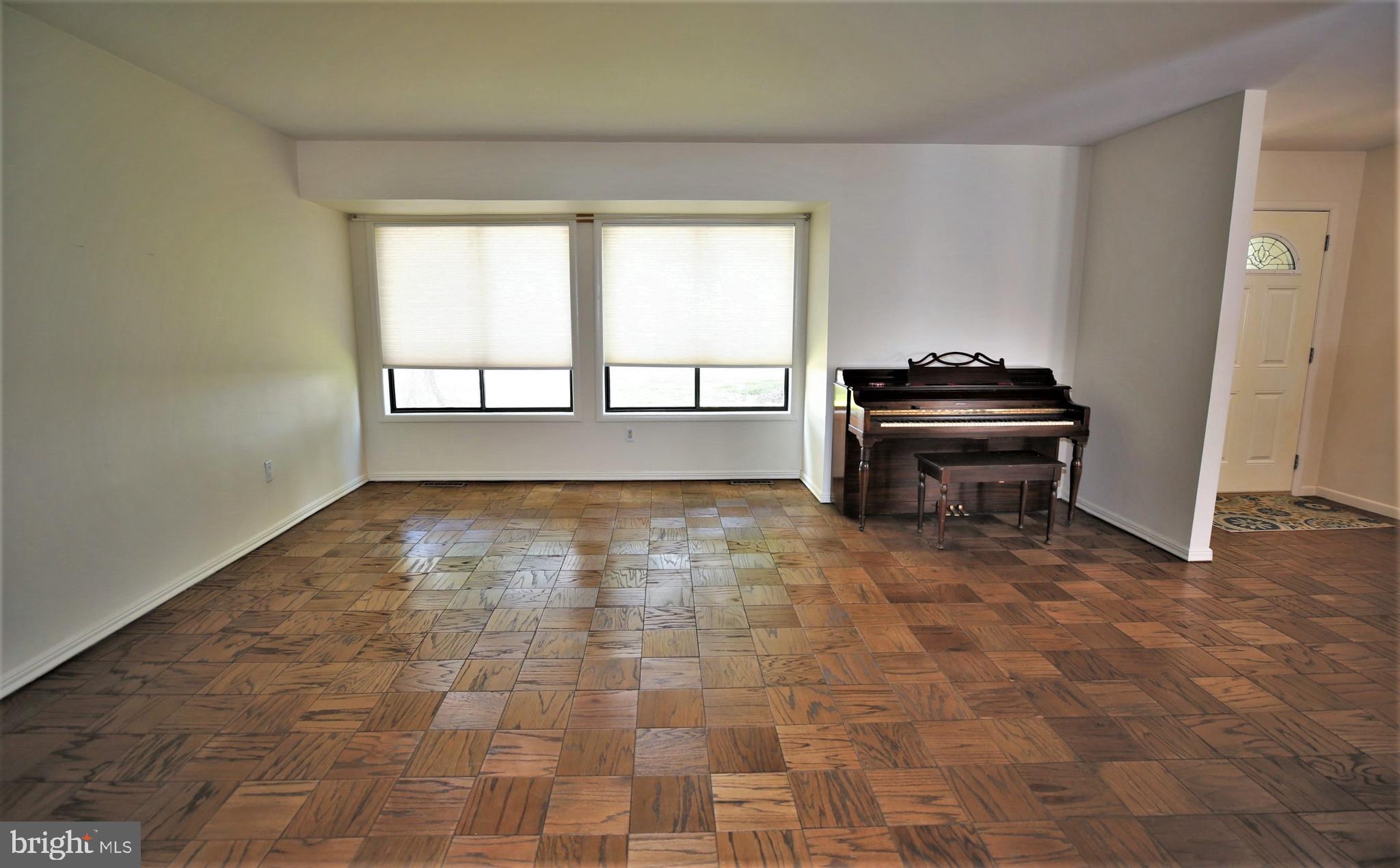 397 Bolton Road East Windsor, NJ 08520 - Photo 4 of 44 Gallery Image 4
