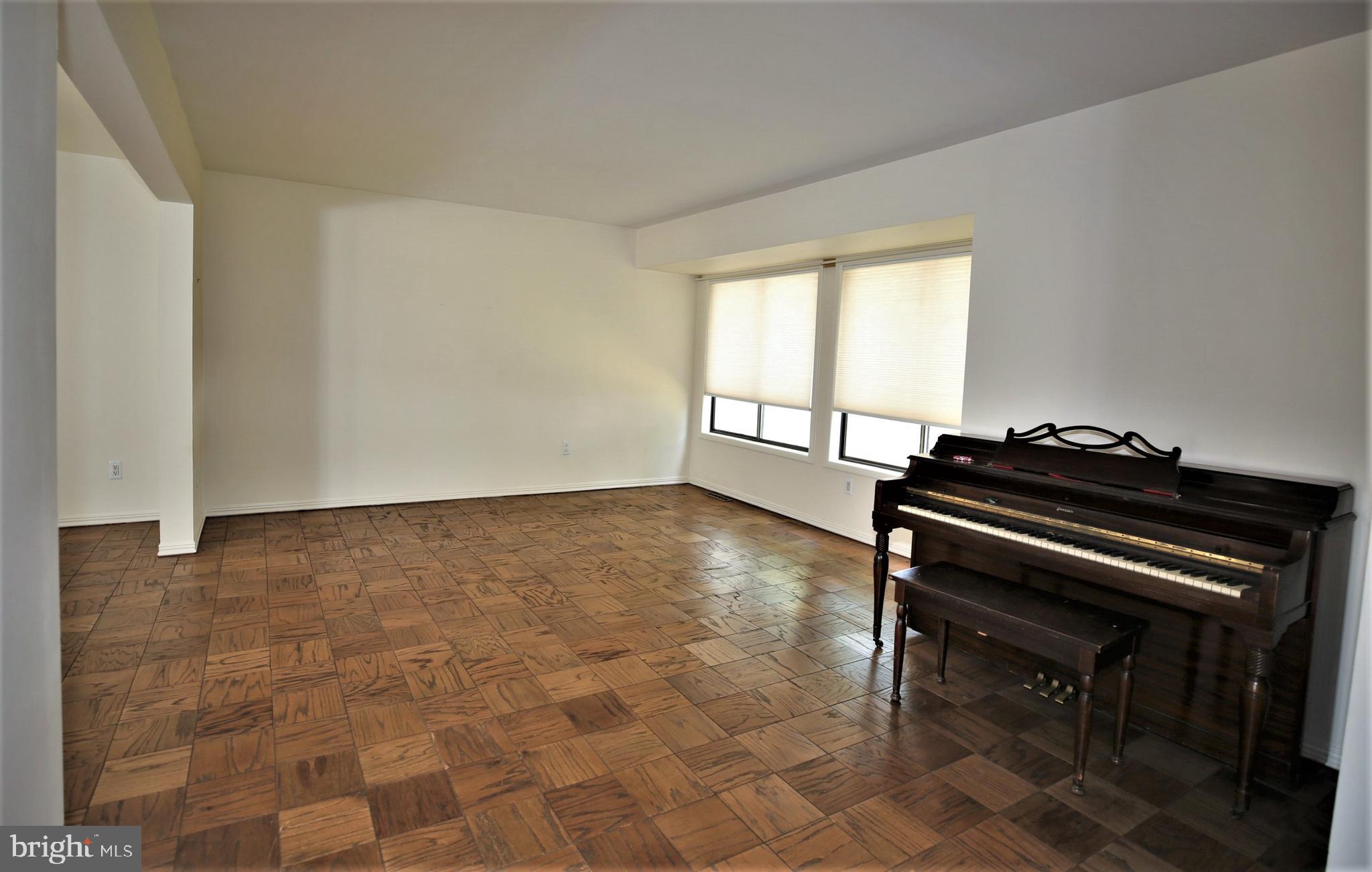 397 Bolton Road East Windsor, NJ 08520 - Photo 5 of 44 Gallery Image 5