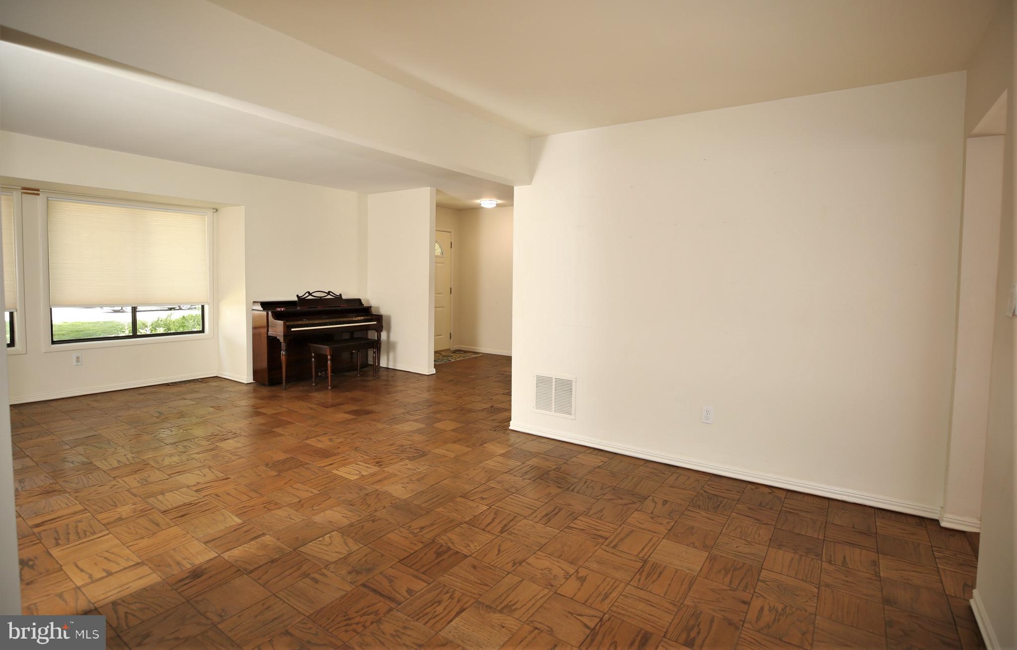 397 Bolton Road East Windsor, NJ 08520 - Photo 9 of 44 Gallery Image 9