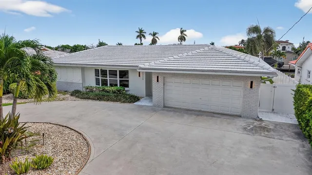 a house view with a outdoor space