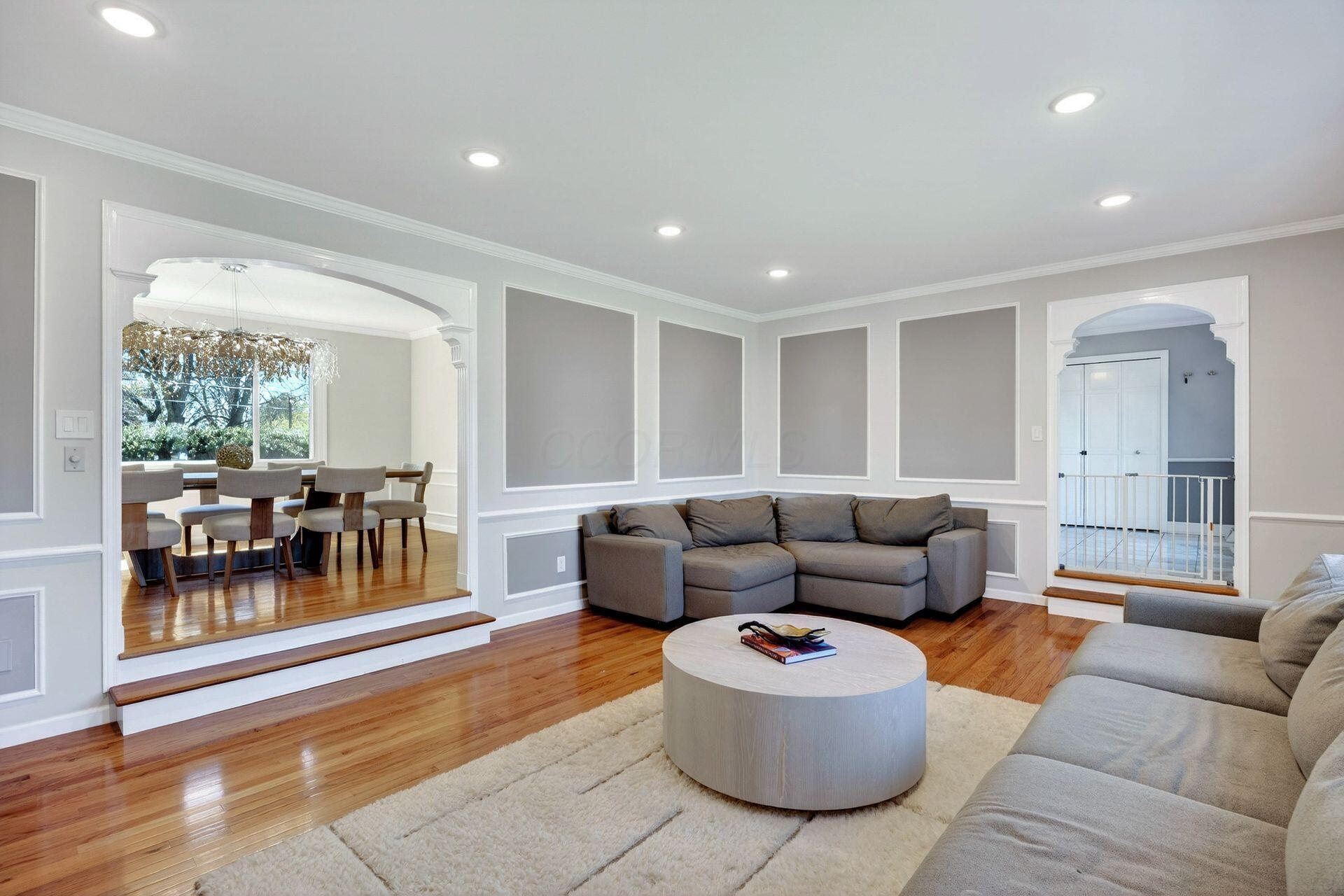 2433 Brookwood Road Columbus, OH 43209 - Photo 10 of 105 Living Room