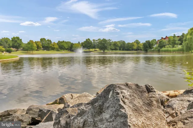 a view of a tennis court