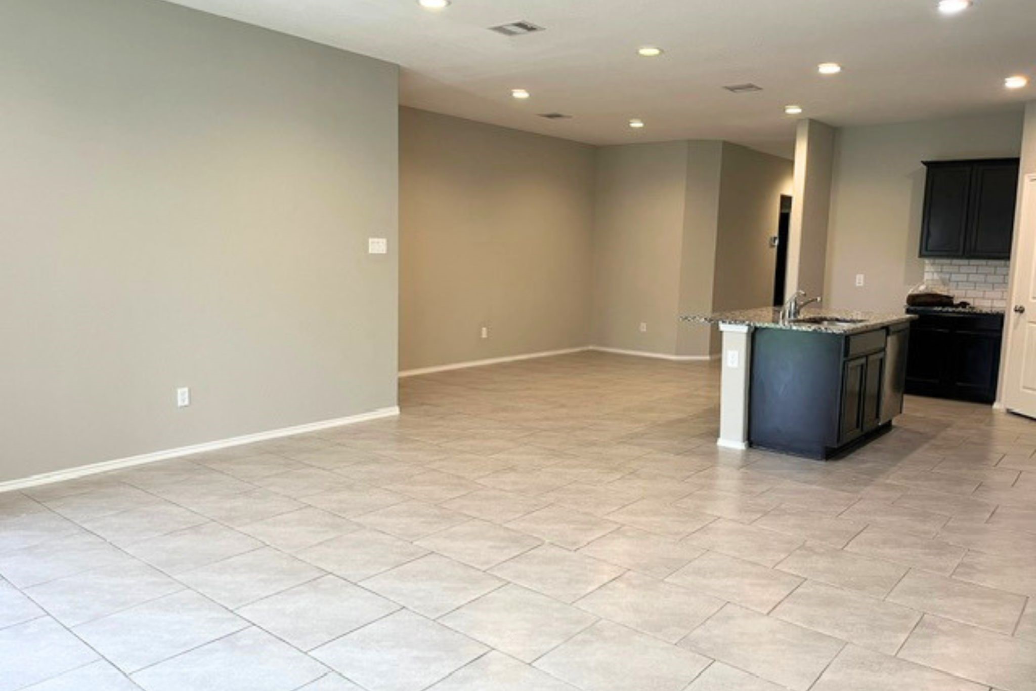 8310 Rose Petals Lane Rosharon, TX 77583 - Photo 5 of 37