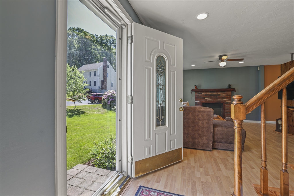 8 Walker Road Franklin, MA 02038 - Photo 11 of 40