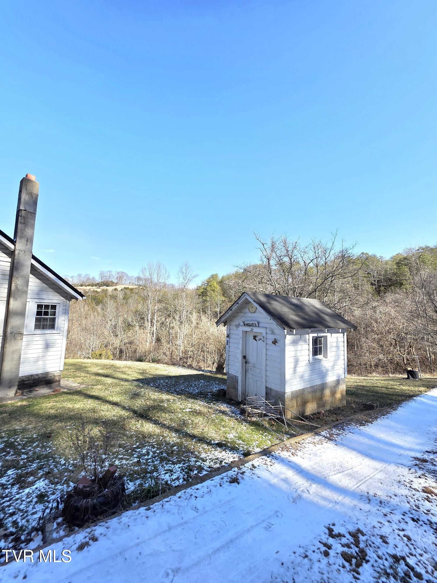 6793 Robinette Valley Road Duffield, VA 24244 - Photo 13 of 27 20260121_115930