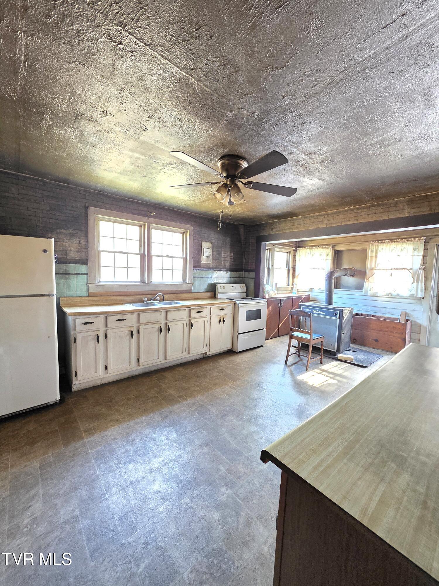 6793 Robinette Valley Road Duffield, VA 24244 - Photo 15 of 27 20260121_120951