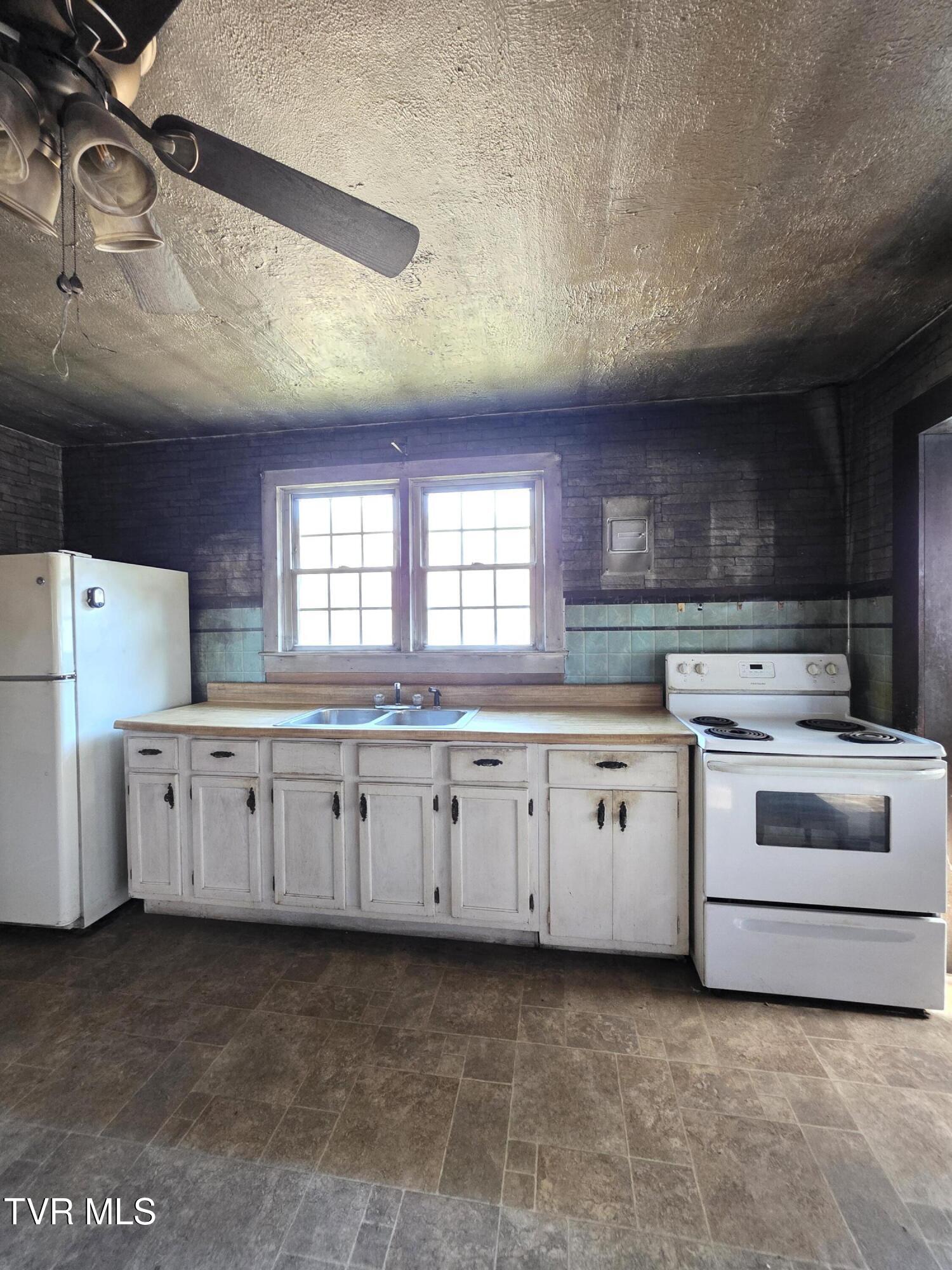 6793 Robinette Valley Road Duffield, VA 24244 - Photo 17 of 27 20260121_120614