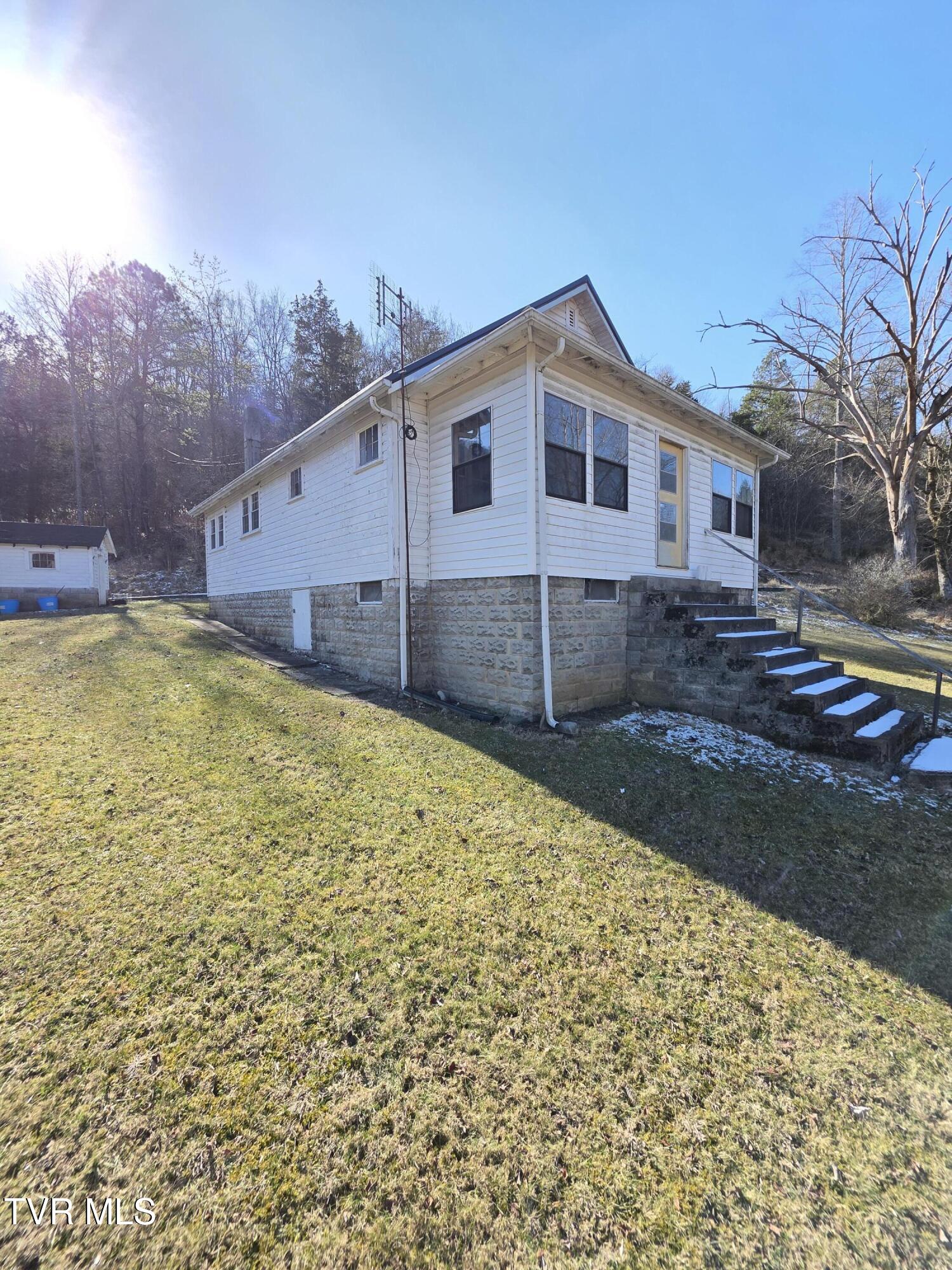 6793 Robinette Valley Road Duffield, VA 24244 - Photo 2 of 27 20260121_120150