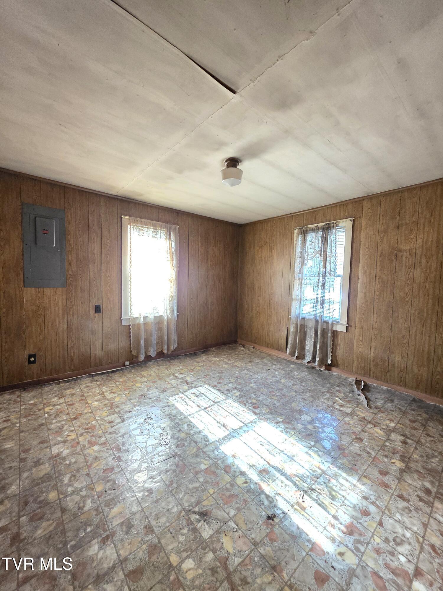 6793 Robinette Valley Road Duffield, VA 24244 - Photo 22 of 27 20260121_120801