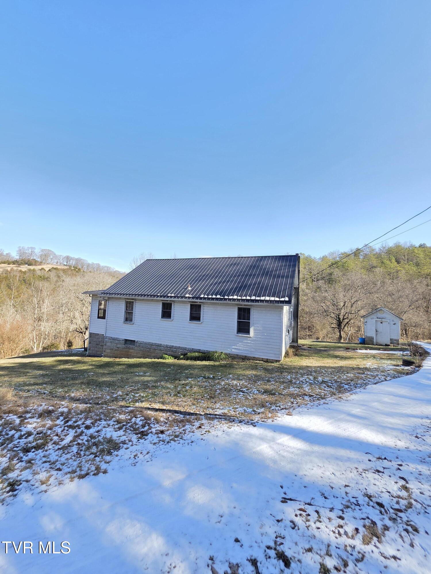 6793 Robinette Valley Road Duffield, VA 24244 - Photo 4 of 27 20260121_120430