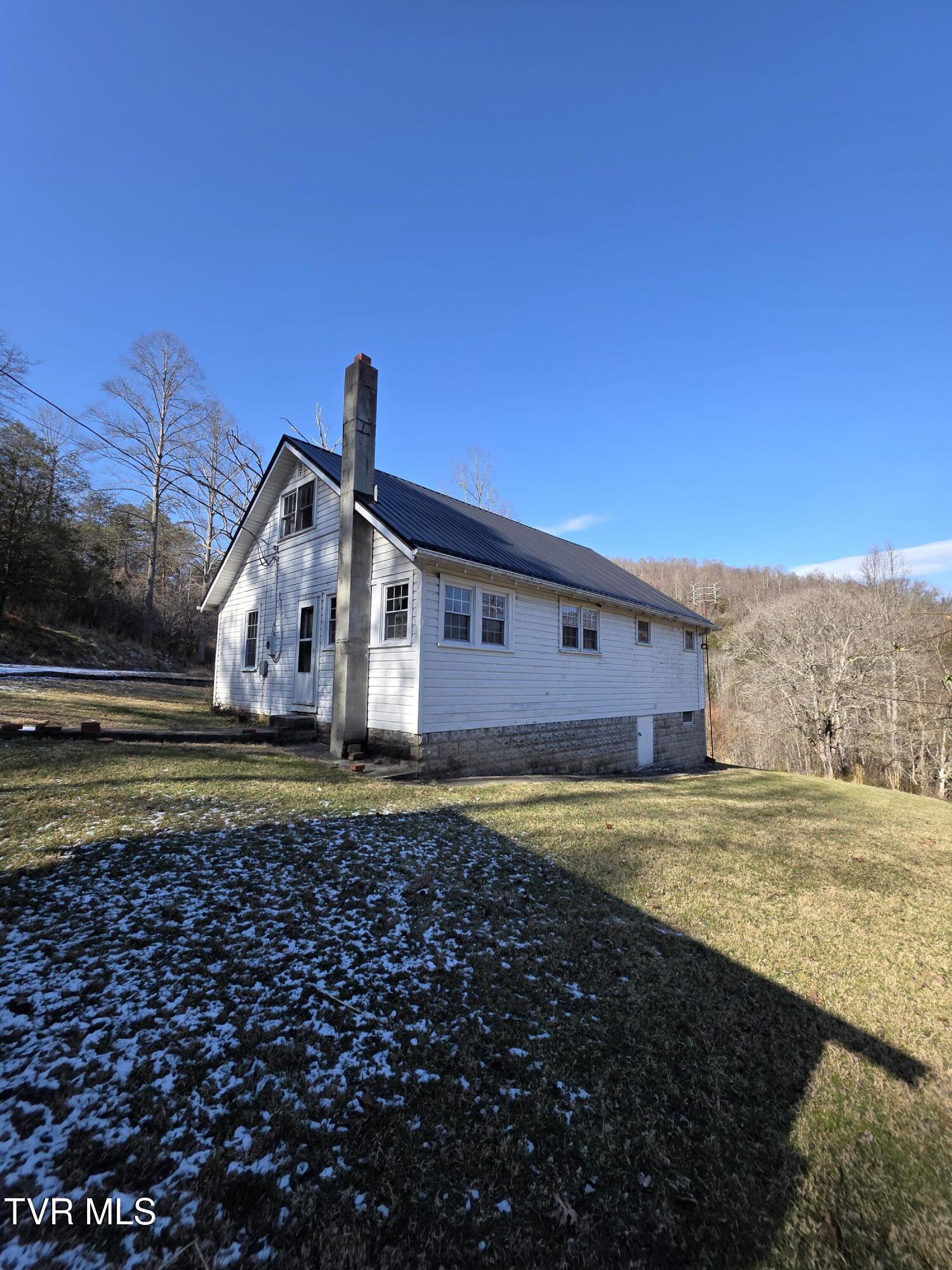 6793 Robinette Valley Road Duffield, VA 24244 - Photo 6 of 27 20260121_120107