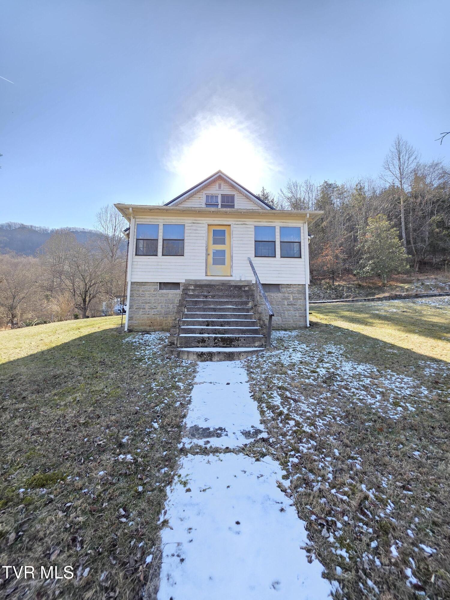 6793 Robinette Valley Road Duffield, VA 24244 - Photo 7 of 27 20260121_120323