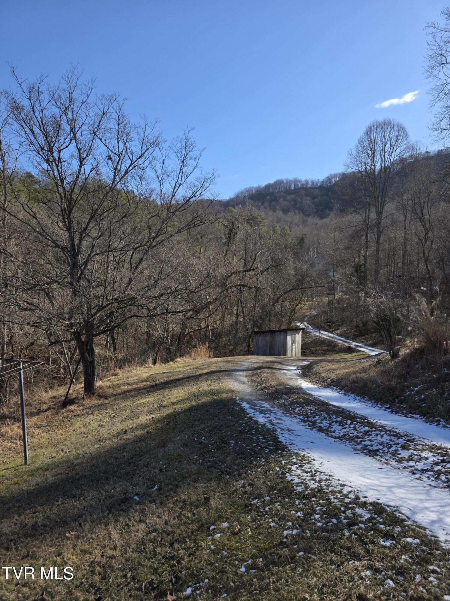 6793 Robinette Valley Road Duffield, VA 24244 - Photo 9 of 27 20260121_120049