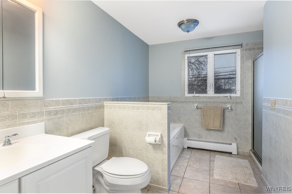 559 Frankhauser Road Amherst, NY 14221 - Photo 17 of 34 second Floor Full Bath