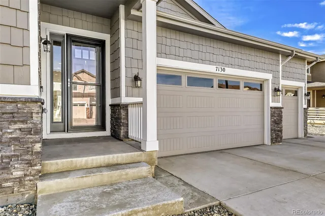 a view of a car garage of the house
