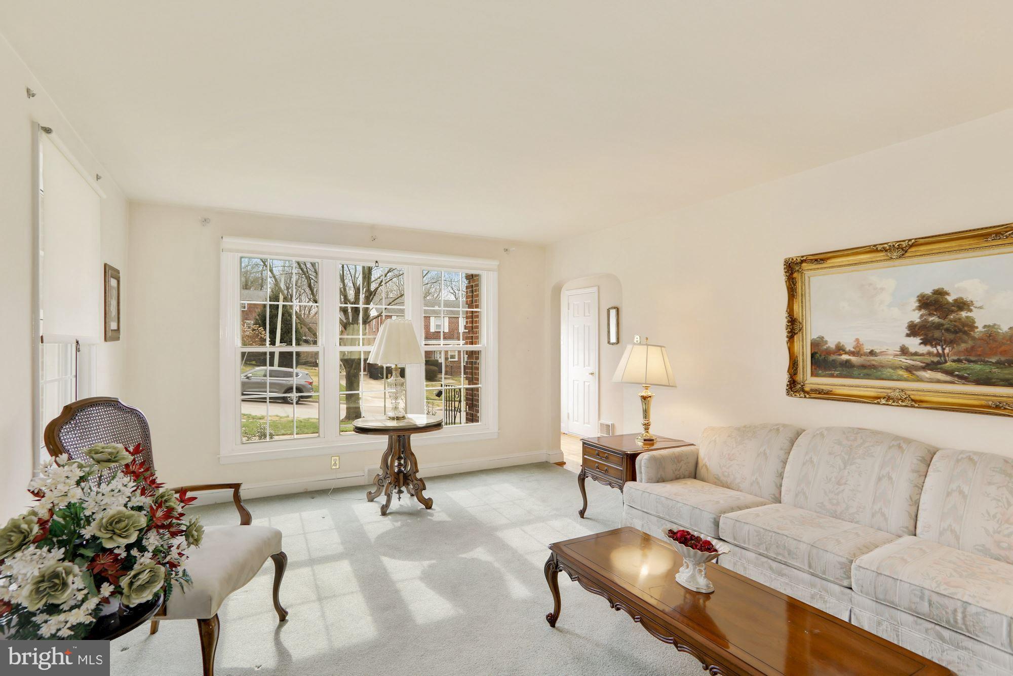 513 Fairmont Road Havertown, PA 19083 - Photo 6 of 43 LIVING ROOM