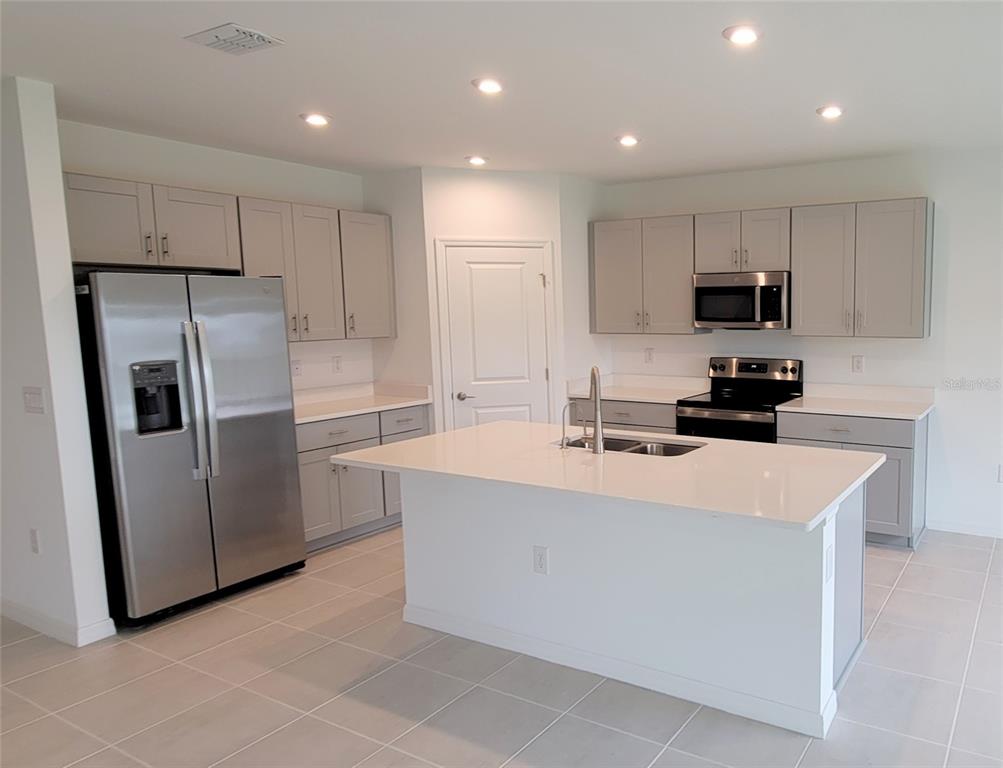 4828 Vellacito Way Davenport, FL 33897 - Photo 4 of 40