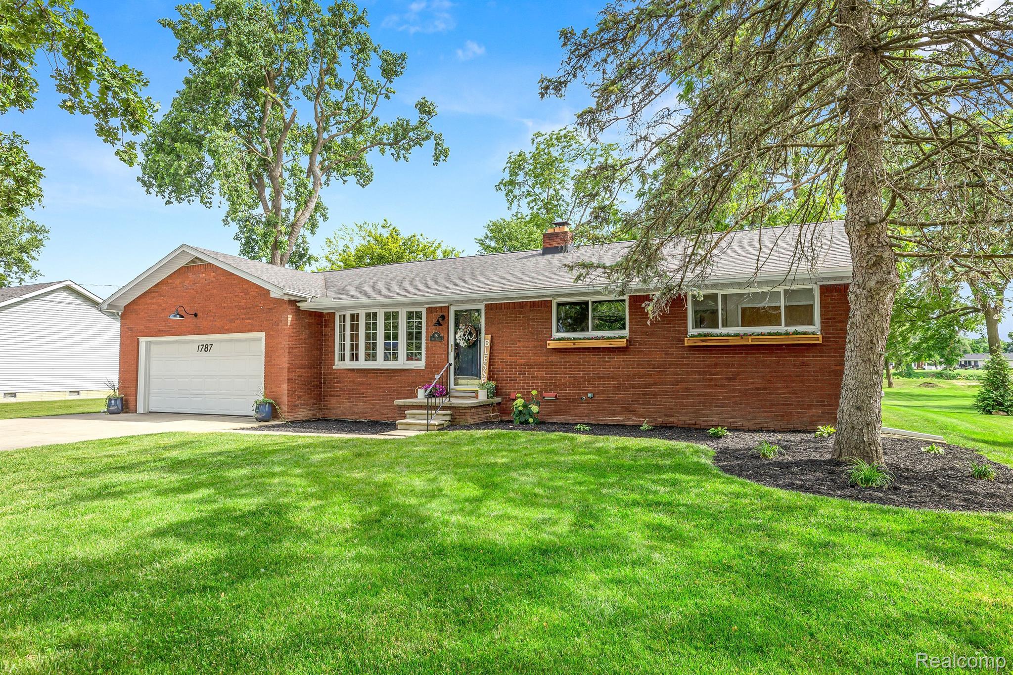 1787 North Custer Road Monroe, MI 48162 - Photo 3 of 31 Gallery Image 3