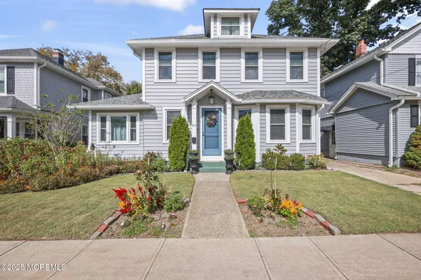front view of house with a yard