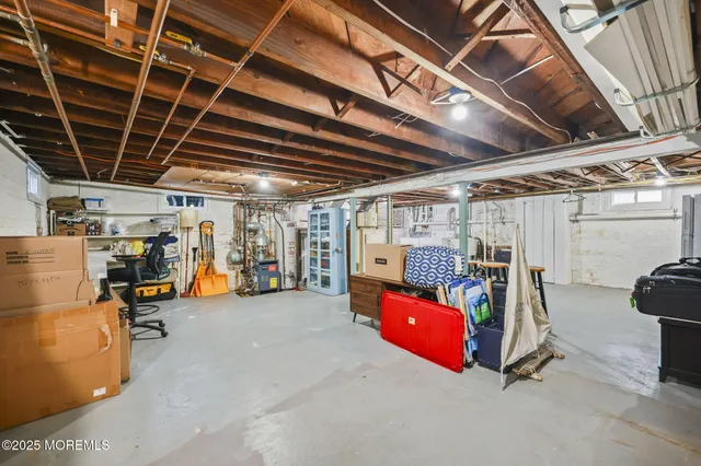 a view of a pathway with a house