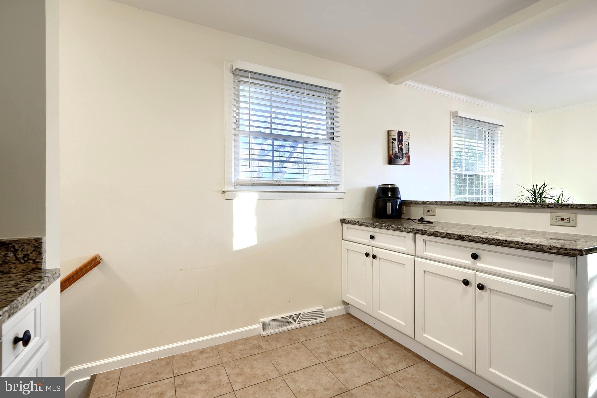 7607 Knollwood Road Towson, MD 21286 - Photo 20 of 46 KITCHEN