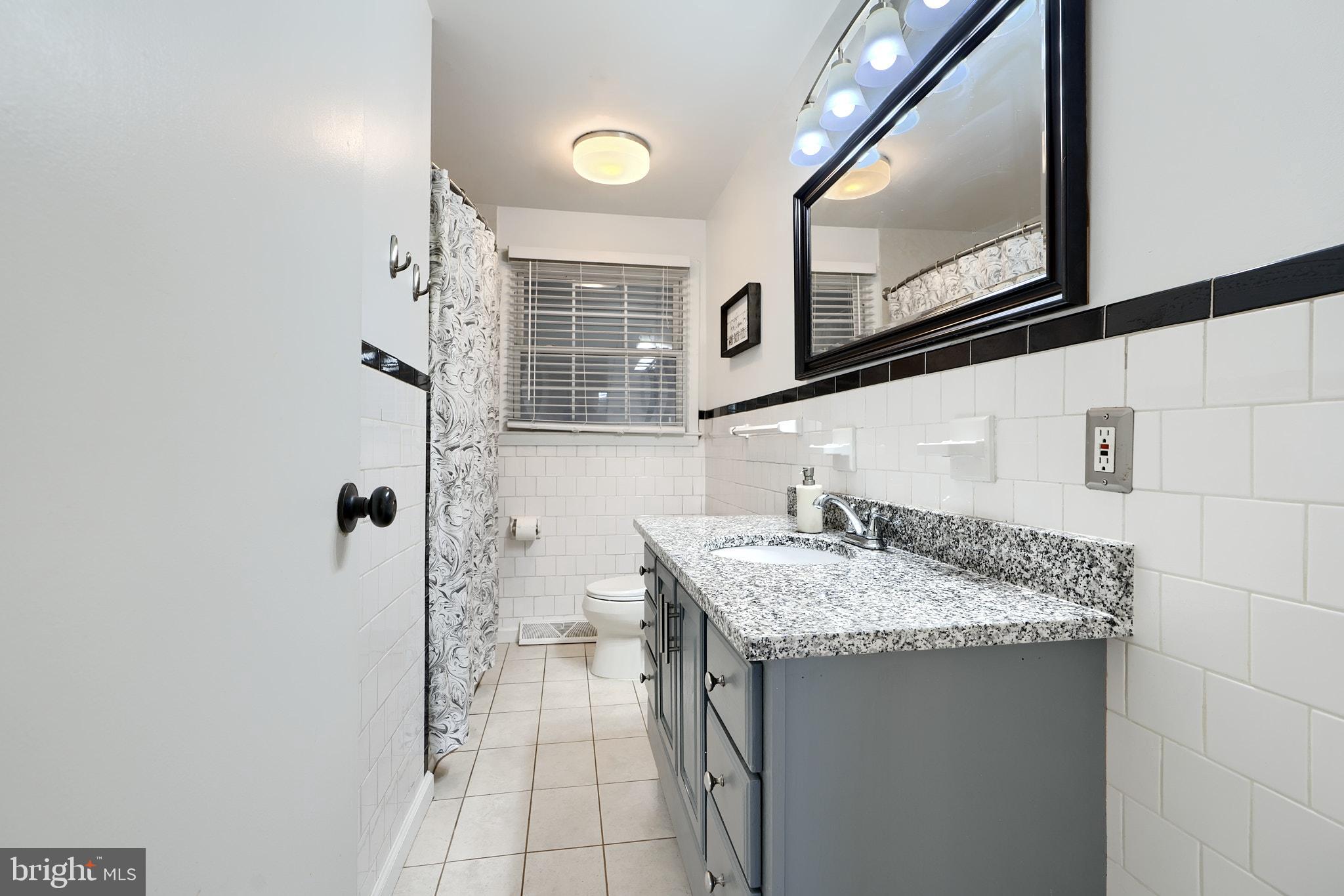 7607 Knollwood Road Towson, MD 21286 - Photo 23 of 46 HALLWAY BATH