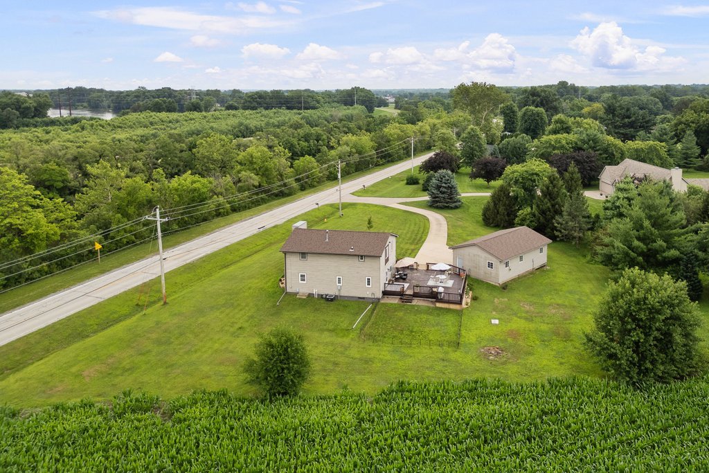 1814 Big Island Road Rock Island, IL 61201 - Photo 19 of 60
