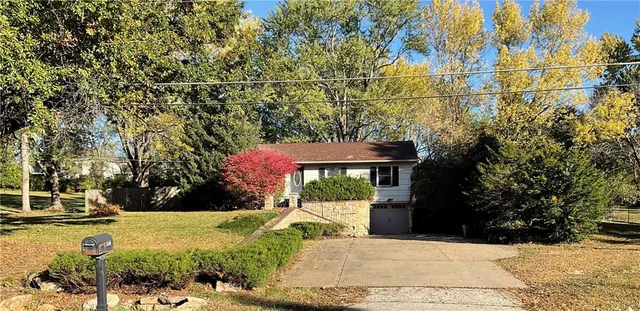 $375,000 | 3550 West 151st Street, Leawood, KS 66224