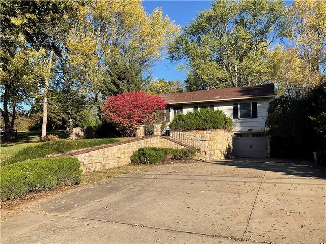 $375,000 | 3550 West 151st Street, Leawood, KS 66224