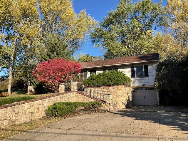 $375,000 | 3550 West 151st Street, Leawood, KS 66224