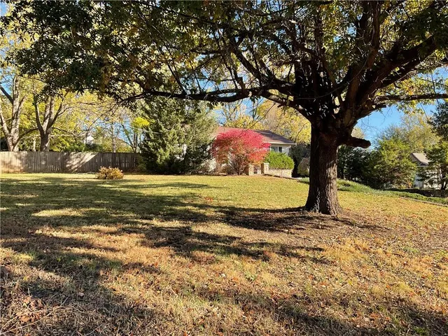 $375,000 | 3550 West 151st Street, Leawood, KS 66224