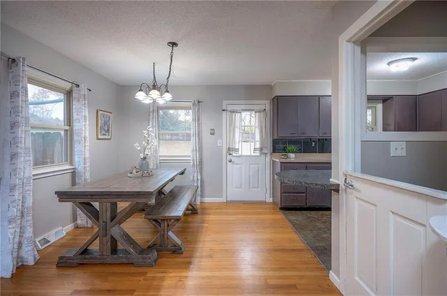 $375,000 | 3550 West 151st Street, Leawood, KS 66224