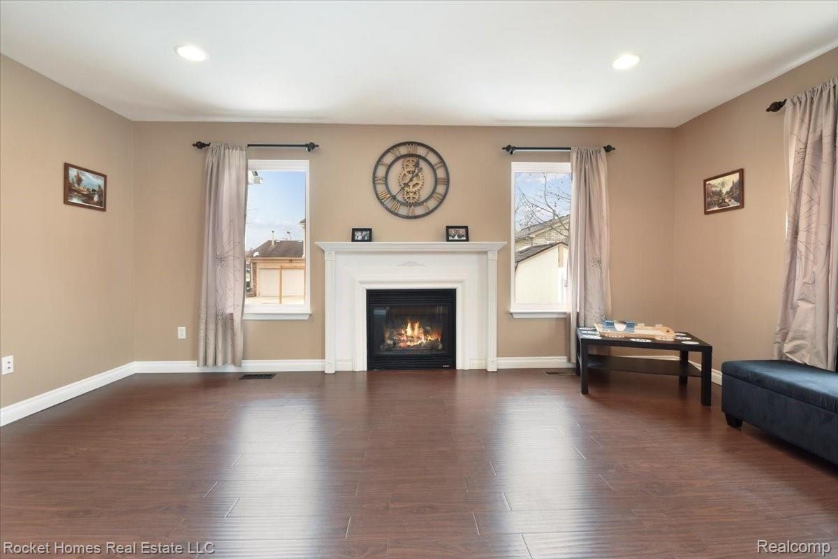 42691 Proctor Road Canton, MI 48188 - Photo 19 of 47 19-Family Room.jpg