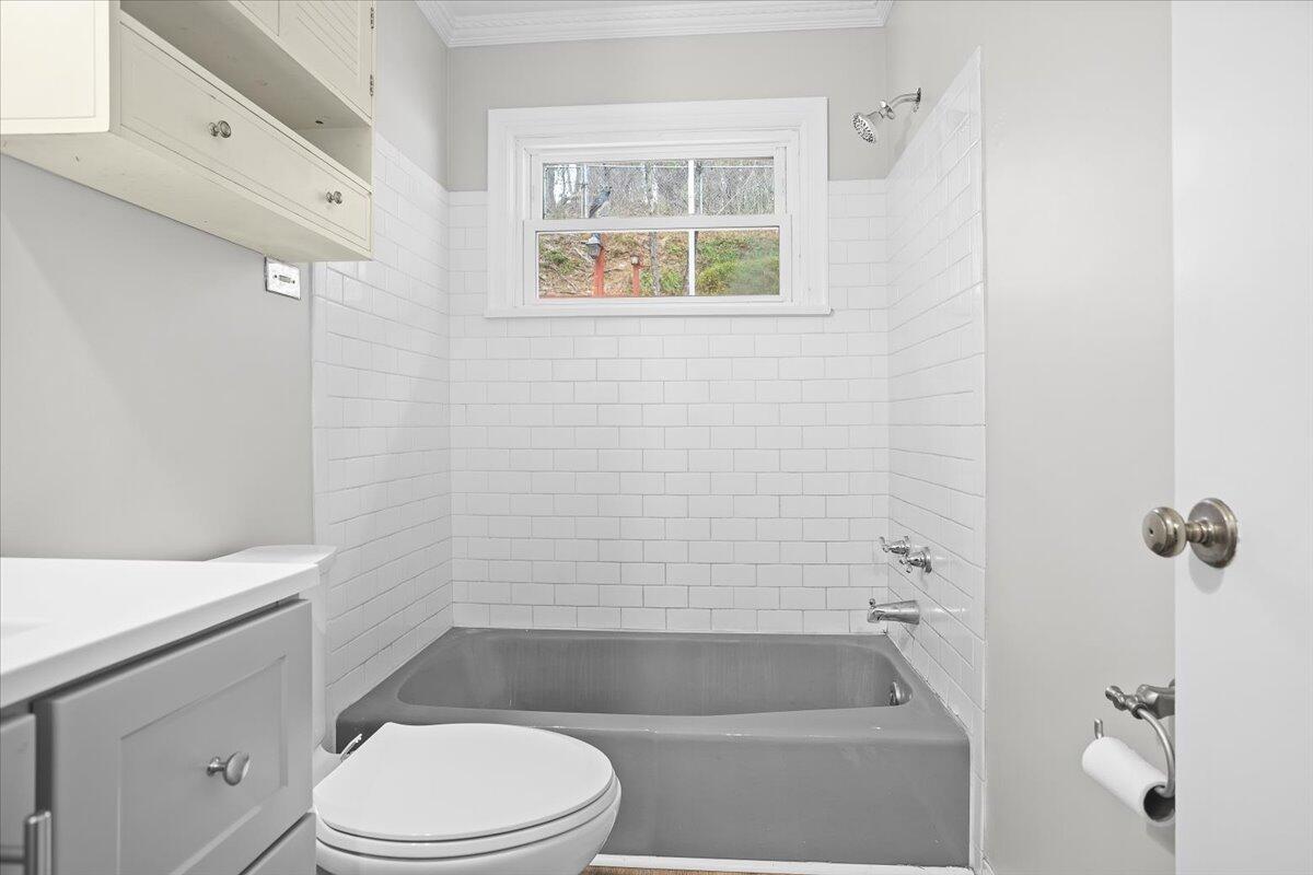 2606 Grandin Road Southwest Roanoke, VA 24015 - Photo 12 of 40 23-2606 Grandin Rd_23