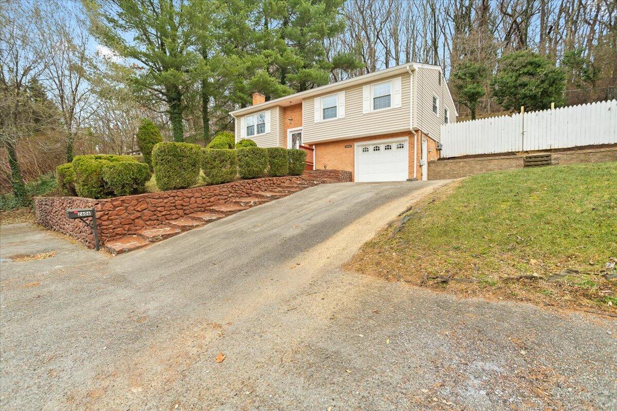 2606 Grandin Road Southwest Roanoke, VA 24015 - Photo 3 of 40 03-2606 Grandin Rd_03
