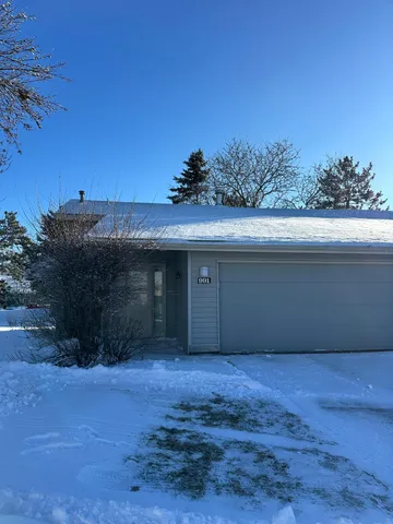 $224,900 | 991 Carmel Court, Shoreview, MN 55126