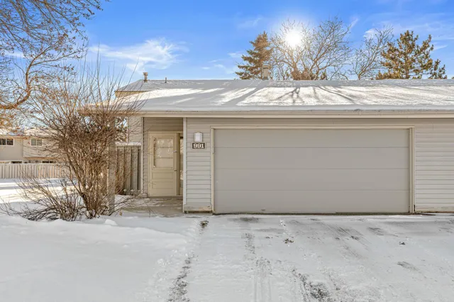$224,900 | 991 Carmel Court, Shoreview, MN 55126