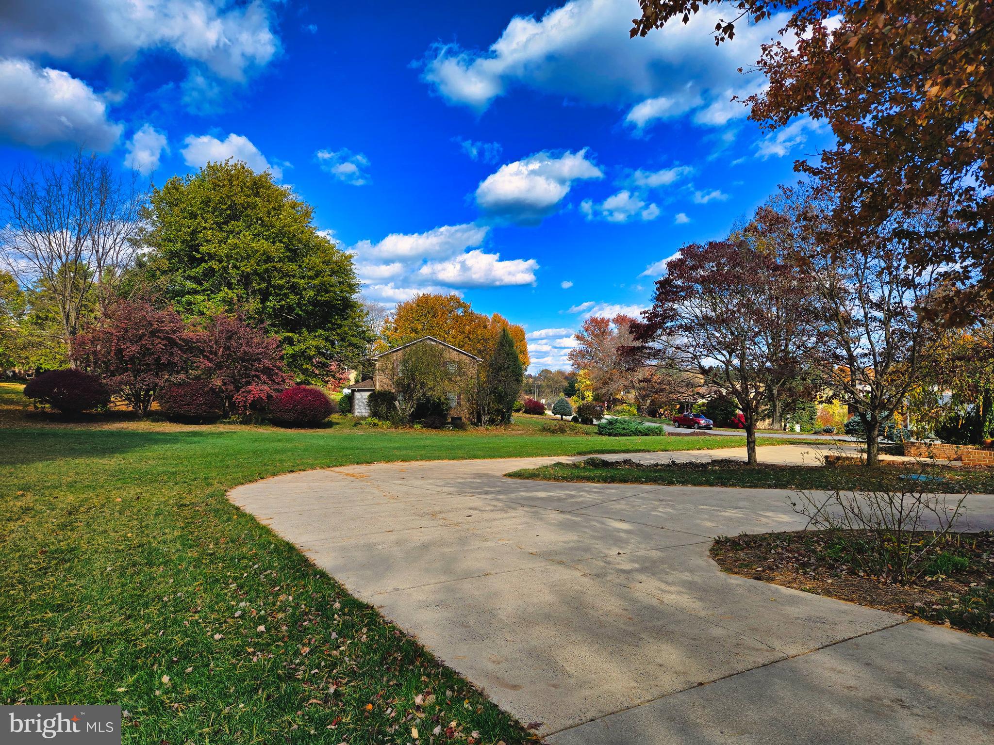 174 Rorrer Circle Harrisonburg, VA 22801 - Photo 5 of 52 Rear and side yards