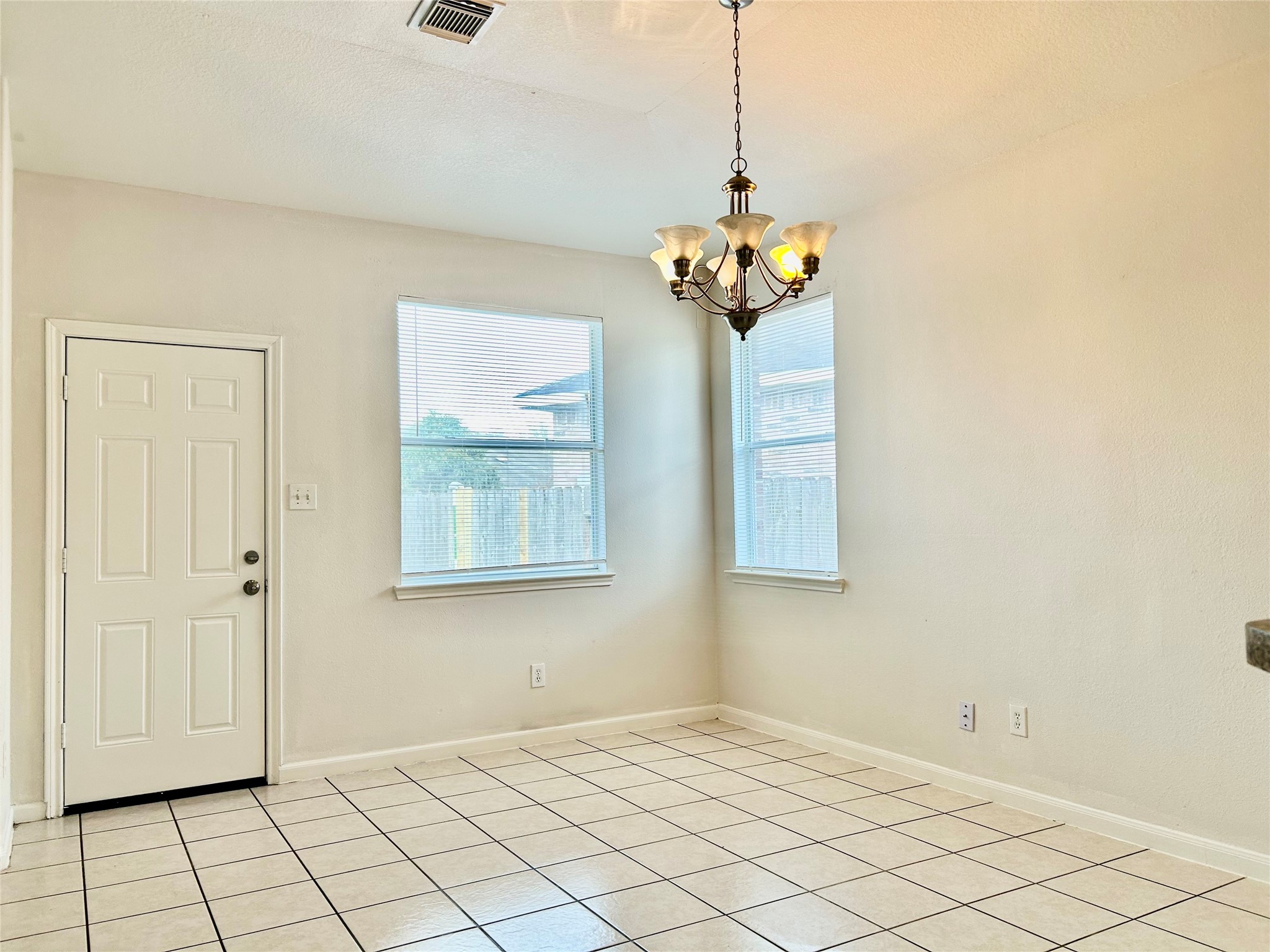 1918 Riane Lane Houston, TX 77049 - Photo 5 of 8