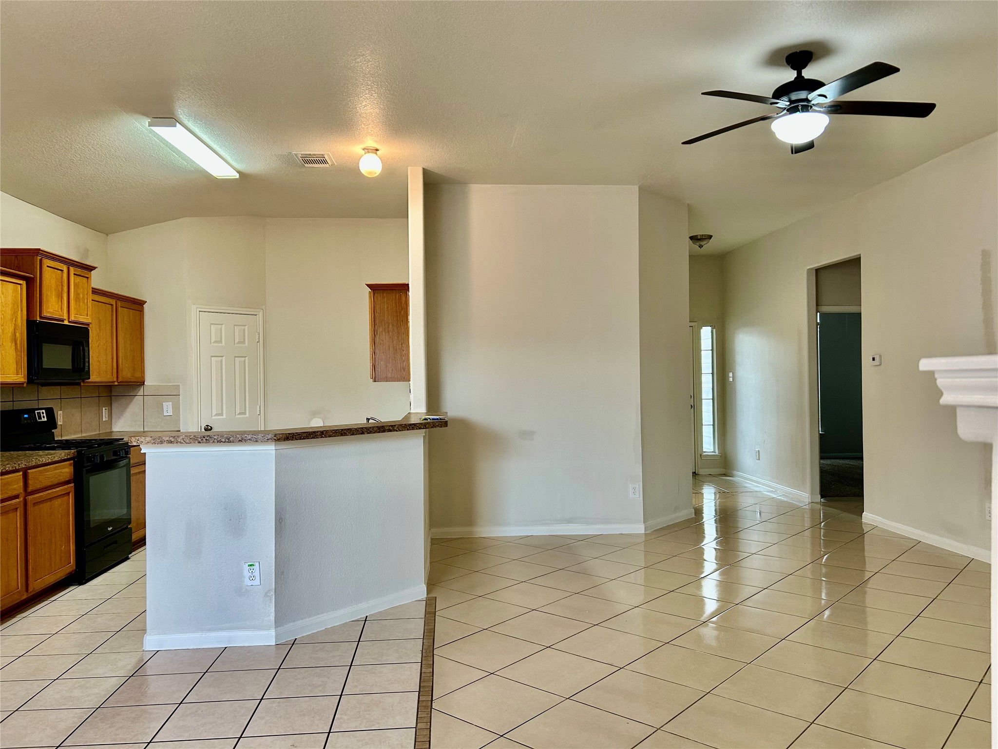 1918 Riane Lane Houston, TX 77049 - Photo 6 of 8