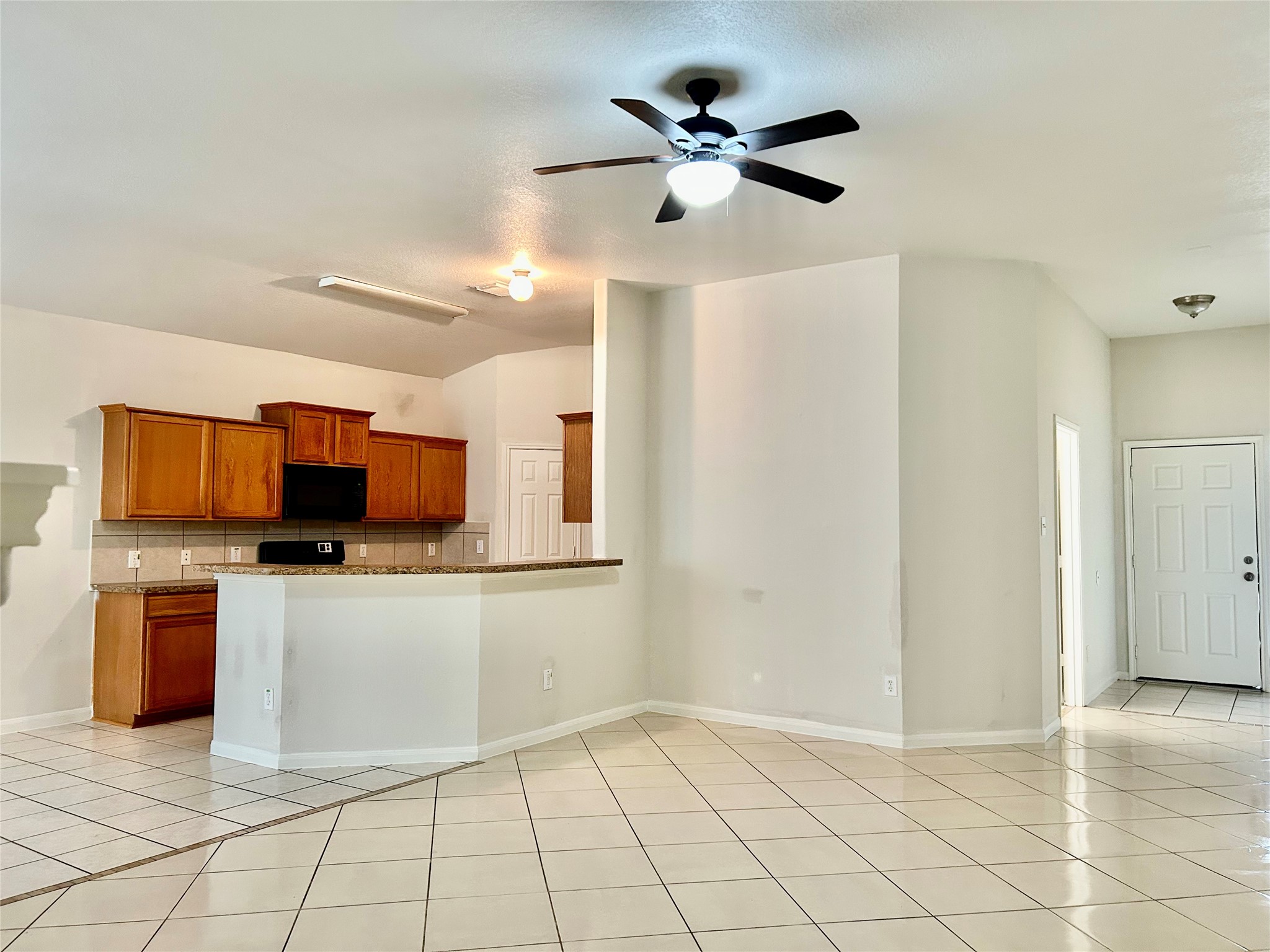 1918 Riane Lane Houston, TX 77049 - Photo 7 of 8