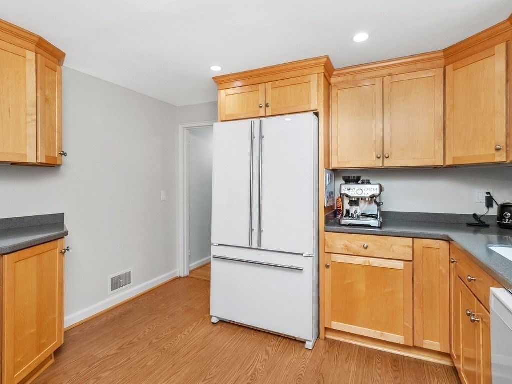 22 Abbott Road Waltham, MA 02452 - Photo 9 of 29 Gallery Image 9