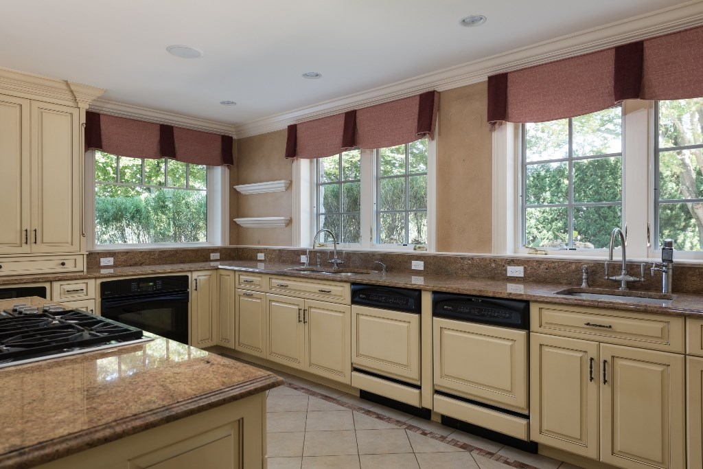 93 Donizetti Road Westerly, RI 02891 - Photo 19 of 30