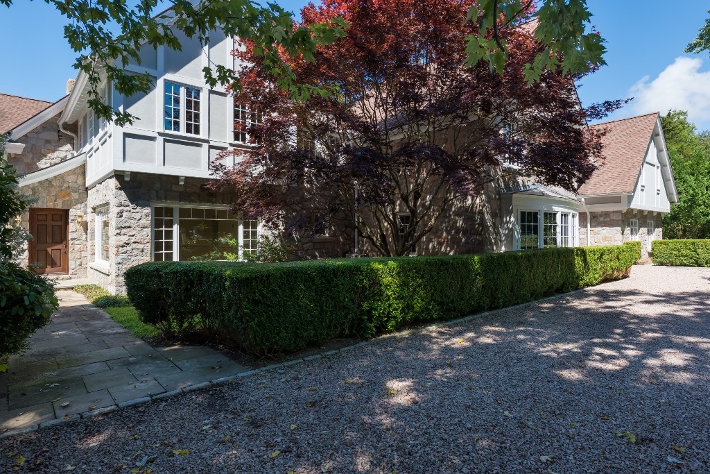 93 Donizetti Road Westerly, RI 02891 - Photo 4 of 30