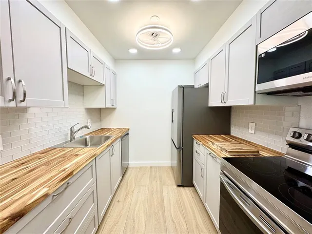 $2,500 | 9205 Tudor Drive, Unit C208, Tampa, FL 33615